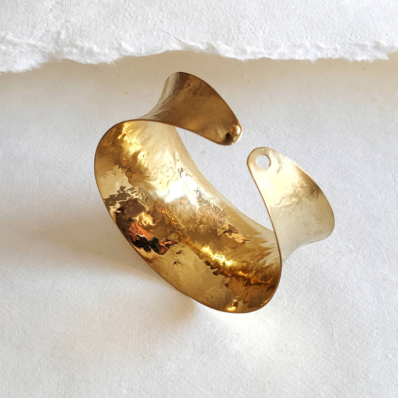 Seductive brass Curve Cuff bracelet