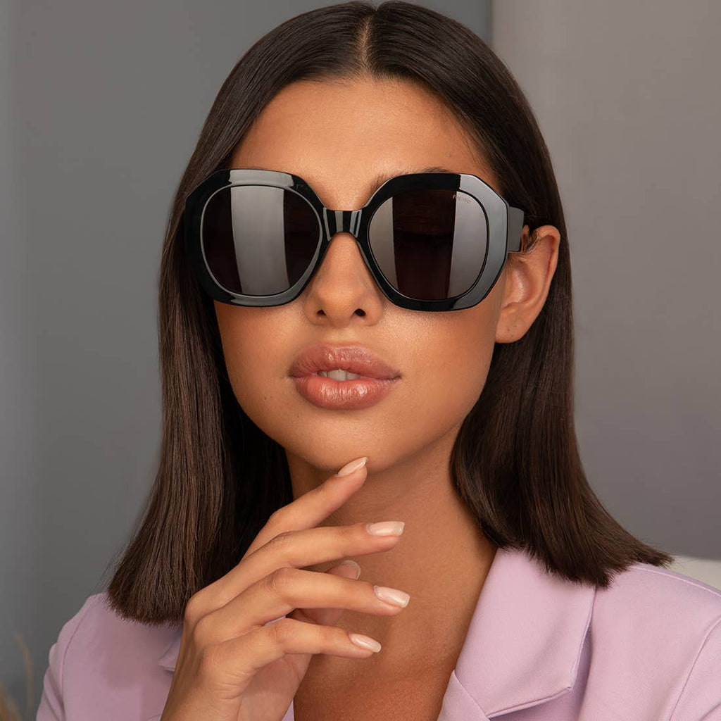 Olivia Womens Sunglasses: Black