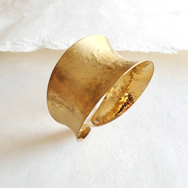 Seductive brass Curve Cuff bracelet