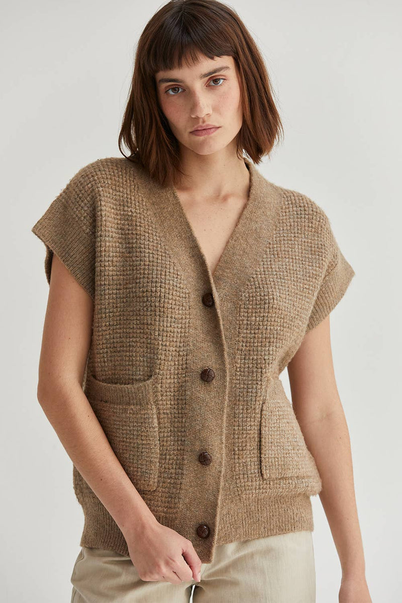 CT8934 -Kenzie Waffle Vest: Taupe / Xs