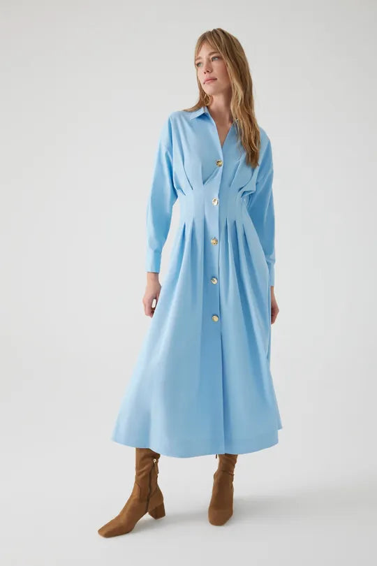 The Waist-Fitted Button-Detail Cotton Midi Shirt Dress effortlessly blends style and comfort with its natural cotton fabric, providing comfort all day long. The front button details and waist-fitted silhouette create a sleek and modern look. Ideal for bot