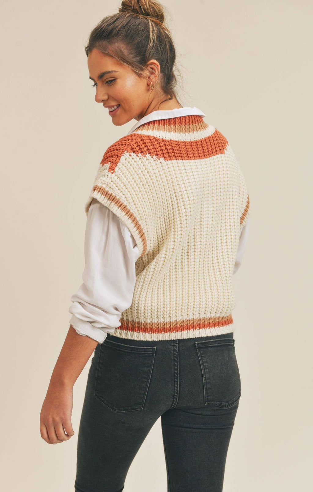 Listen Up Contrast Color Sweater Vest: IVORY RUST: LARGE