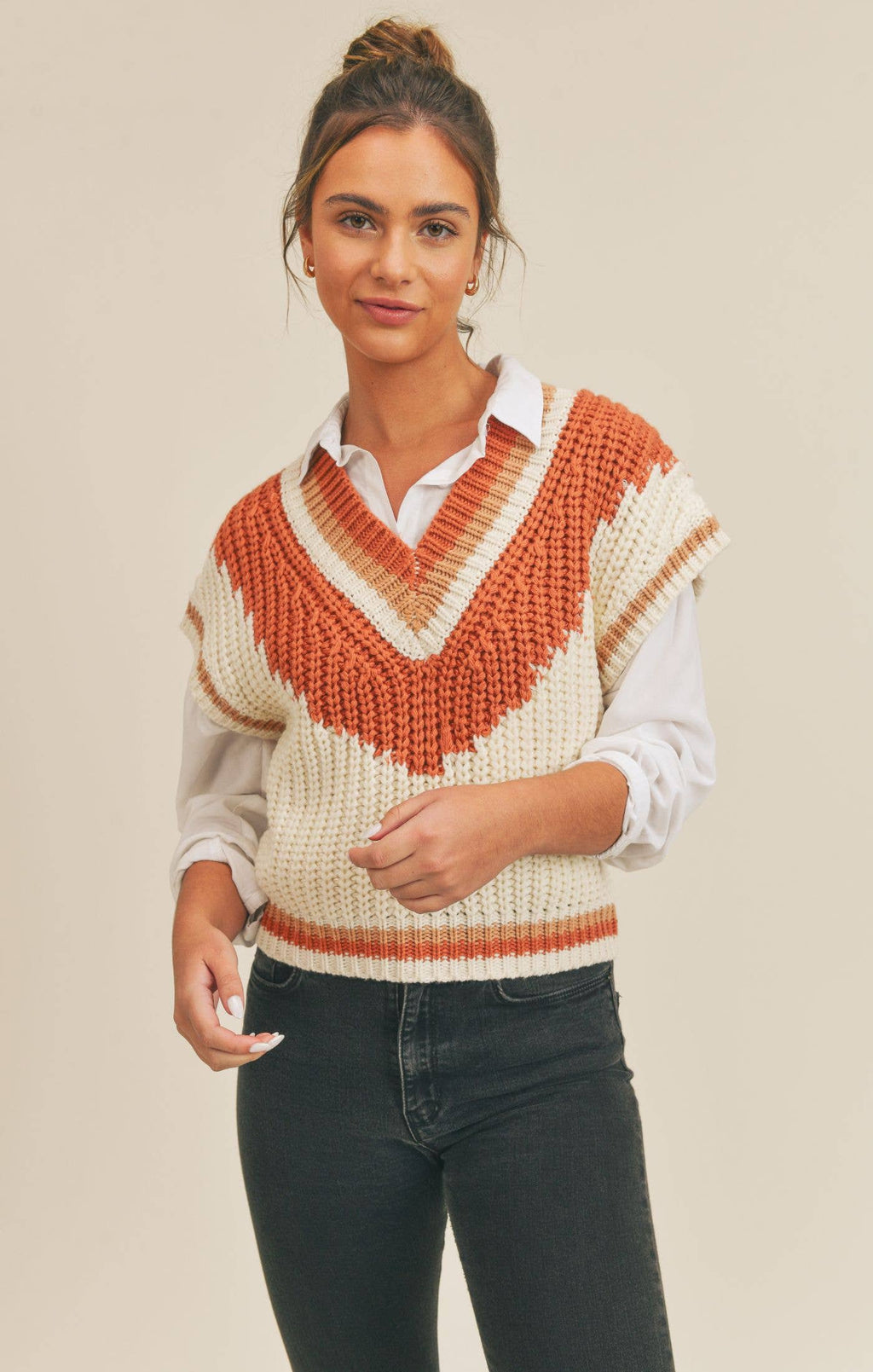 Listen Up Contrast Color Sweater Vest: IVORY RUST: SMALL